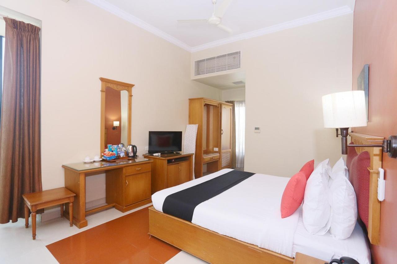 Capital O 45944 Club 7 Hotel Tiruvalla Exterior foto