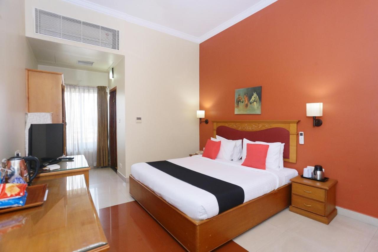 Capital O 45944 Club 7 Hotel Tiruvalla Exterior foto