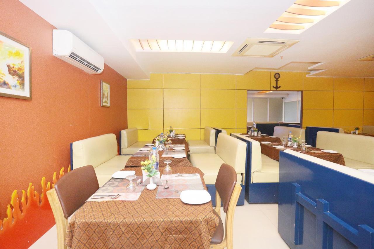 Capital O 45944 Club 7 Hotel Tiruvalla Exterior foto