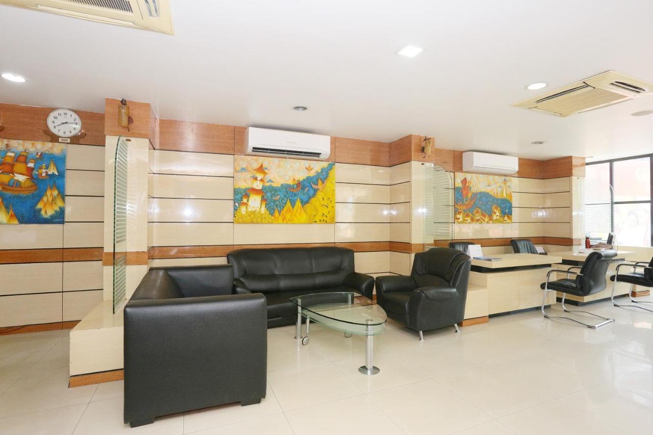 Capital O 45944 Club 7 Hotel Tiruvalla Exterior foto